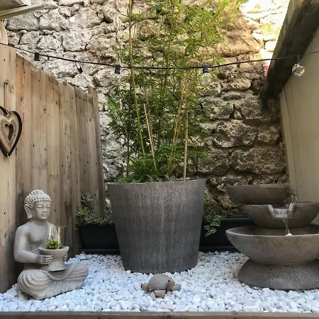 Appartement INTRAMUROS RARE T2 Paisible avec terrasse privée et Climatisation Avignon Extérieur photo