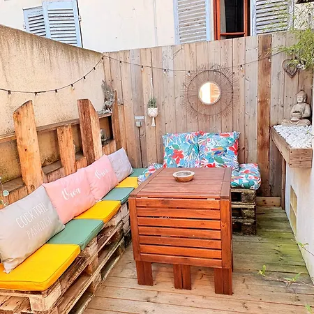 Appartement INTRAMUROS RARE T2 Paisible avec terrasse privée et Climatisation Avignon Extérieur photo